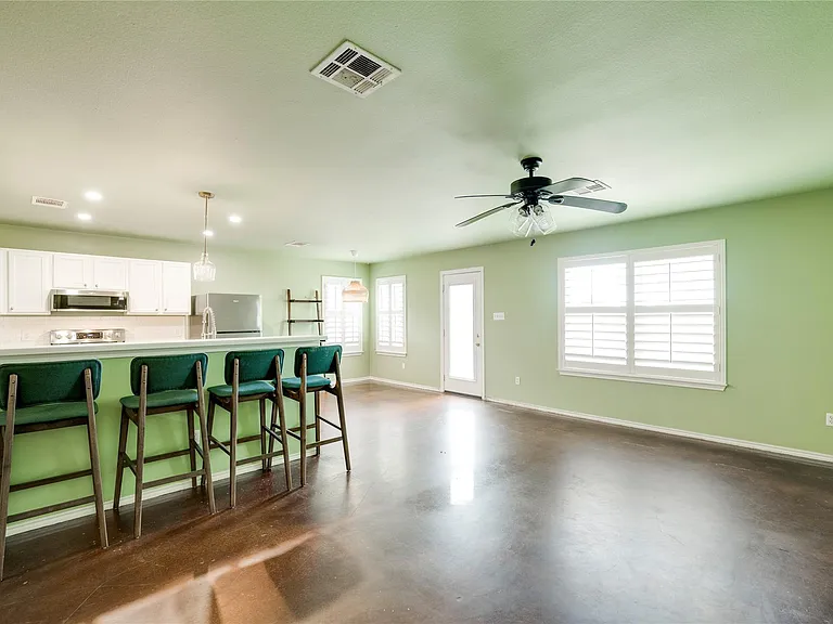18325 Maxa Dr — Photo 17