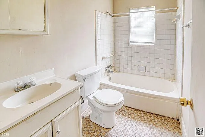 709 Hall St — Photo 7