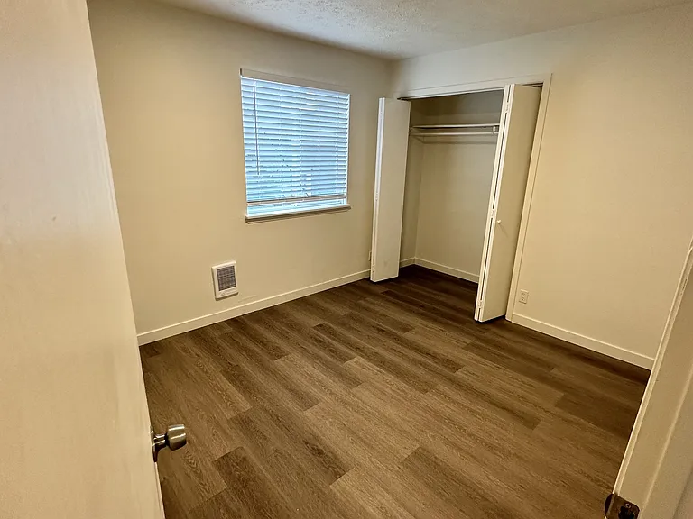 1119 W 11th Ave #5 — Photo 8