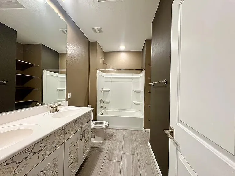 1325 S 223rd Dr — Photo 12