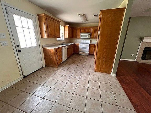 4th image of 304 Bryant St