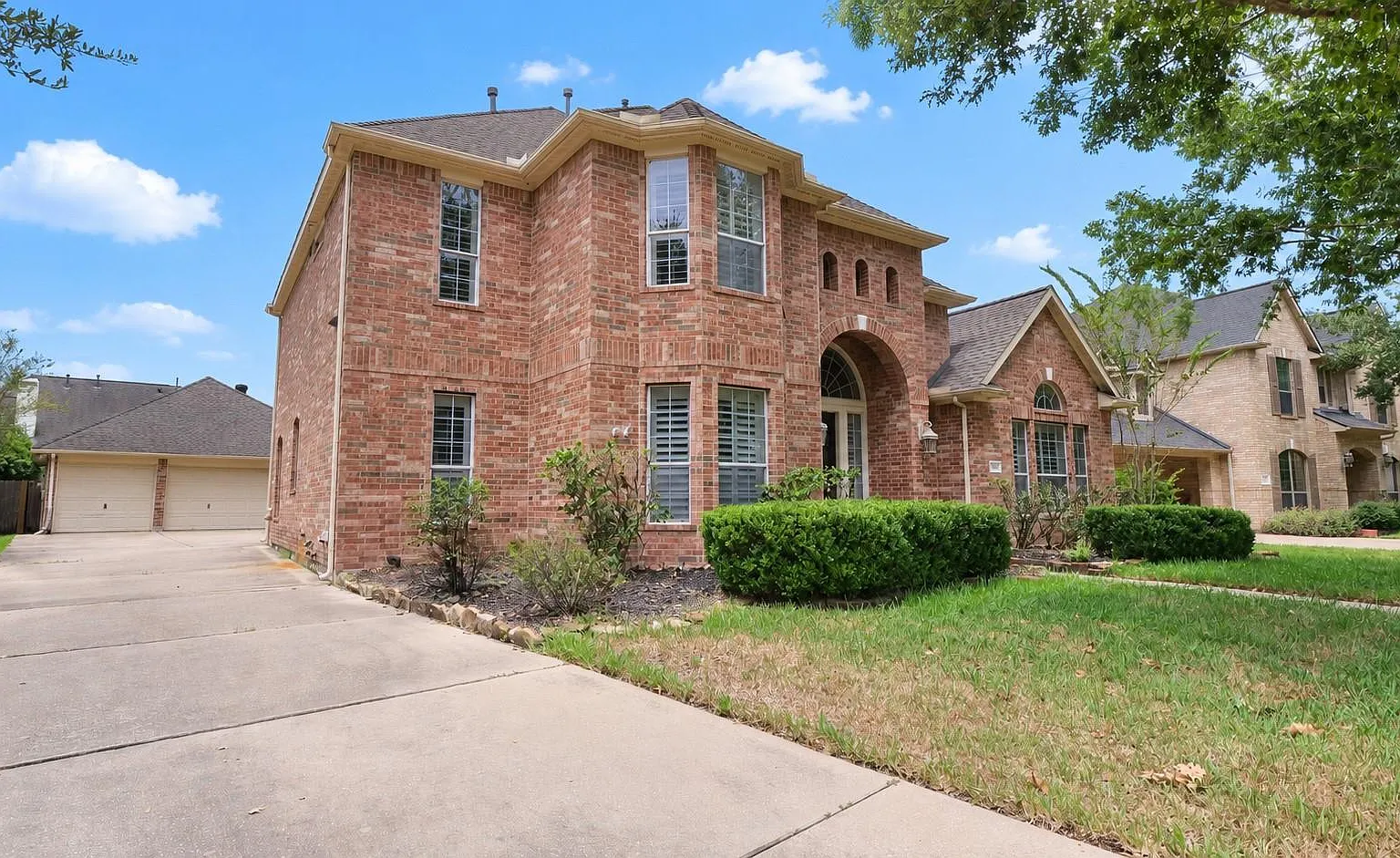 5 bed, 4.0 bath, 3854 sqft, $3,090 — Photo 3
