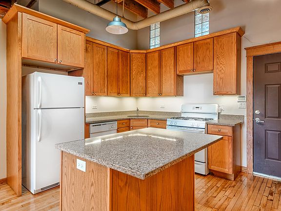 4th image of 3656 N Lincoln Ave #C