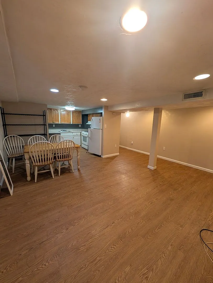 @bedrrom apartment in South Oakland — Photo 1