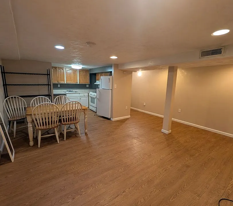 @bedrrom apartment in South Oakland