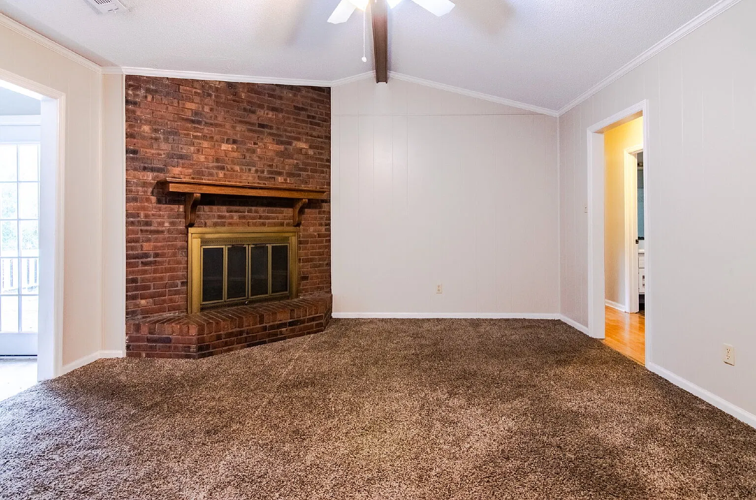 4 bed, 2.0 bath, 2015 sqft, $1,825 — Photo 4
