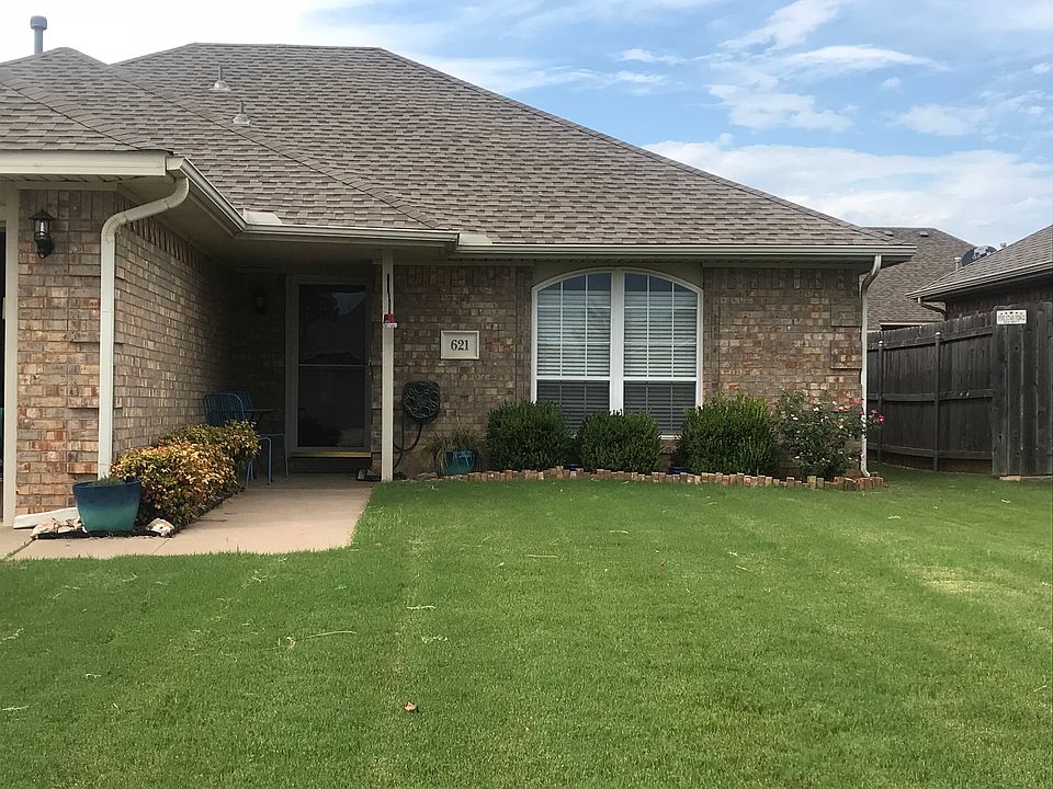 1st image of 621 E Greenwood Ln