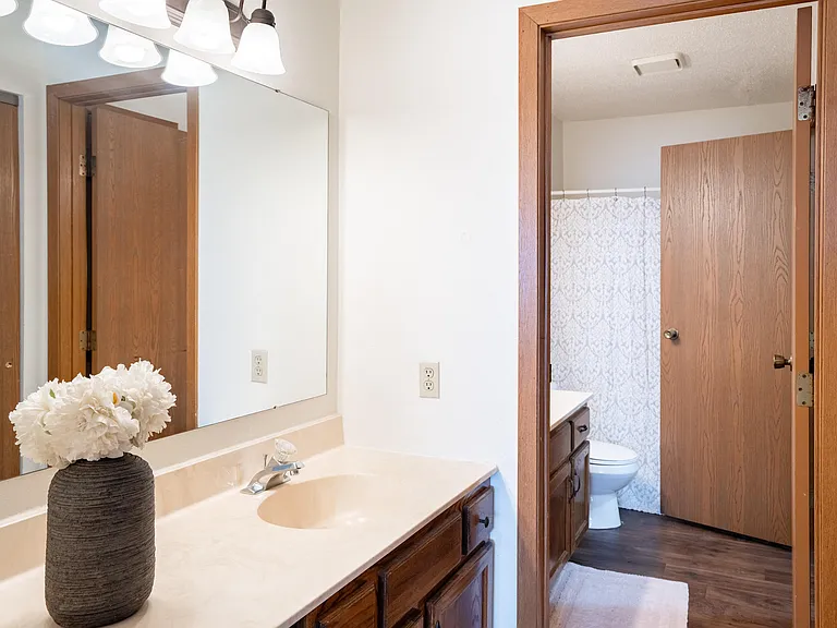 Fargo, ND Cedars 4 Apartments | 21B | Bedroom