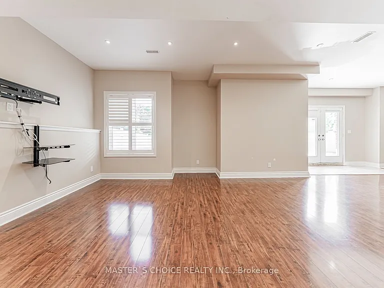 2357 Rideau Dr — Photo 45