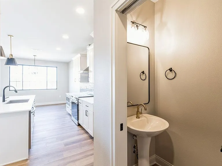 2103 Lacey Dr — Photo 8