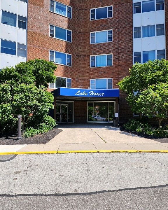 1st image of 11850 Edgewater Dr APT 620