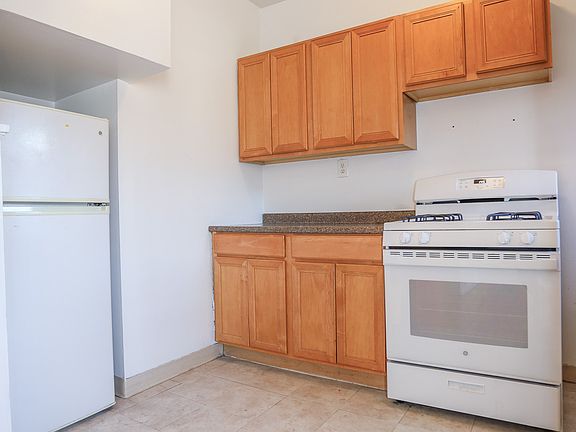 3rd image of 1629 W Lunt Ave APT 2A