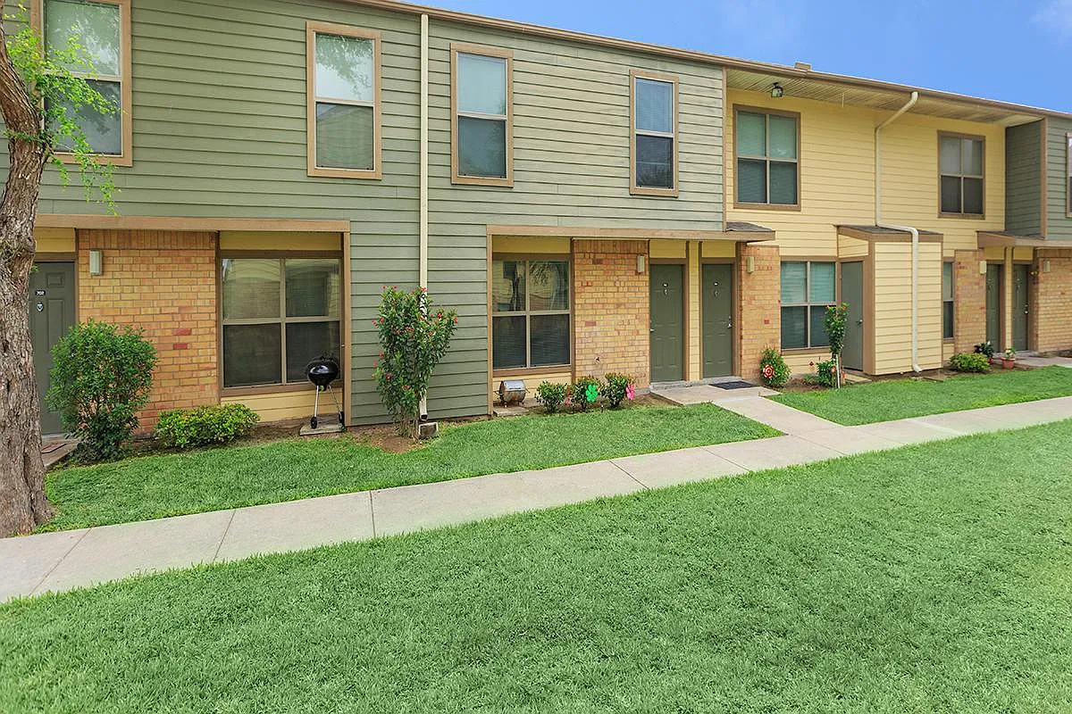 Candlewick Townhomes — Photo 3