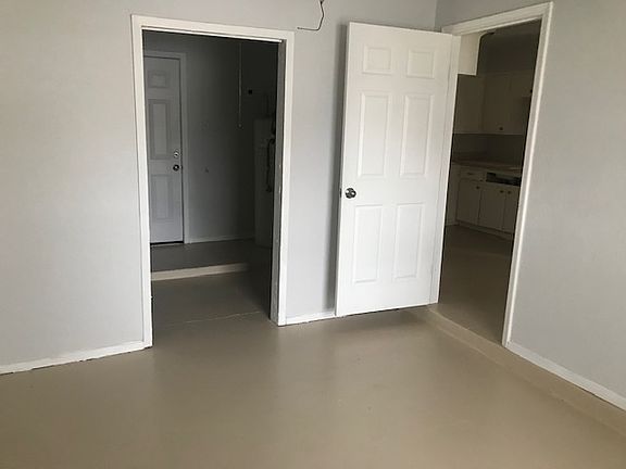 5th image of 4745 McCart Ave