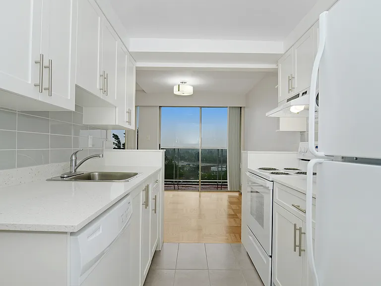 5976 Tisdall St — Photo 11