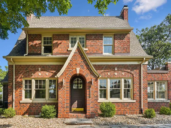 3018 Rainbow Dr, Cedar Falls, IA 50613