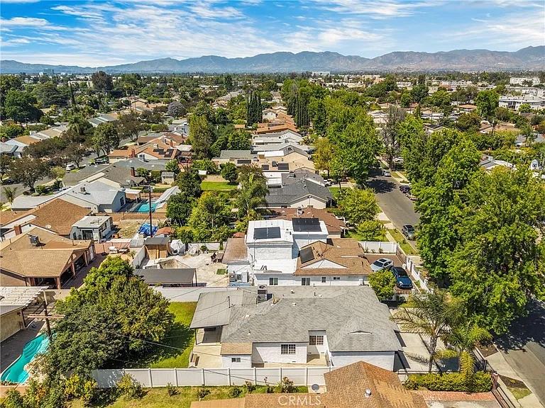 6823 Matilija Ave — Photo 33