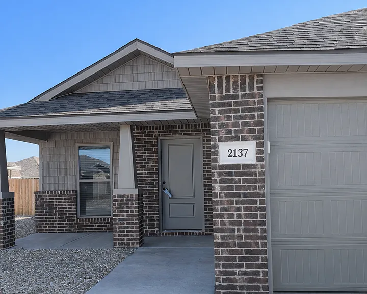 2137 Langford Ave — Photo 1