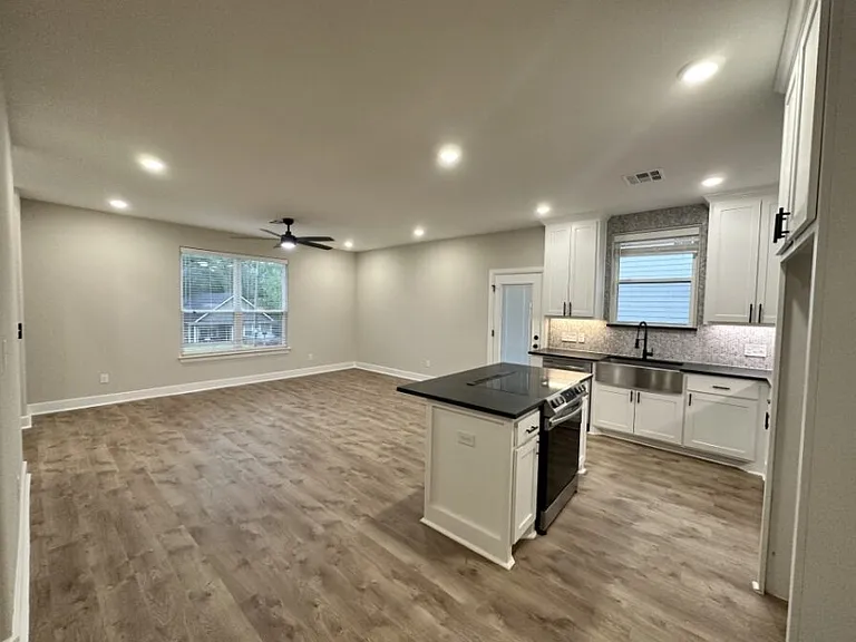 914 Baker St — Photo 18
