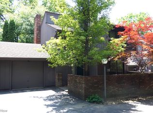 992 Canyon View Rd, Northfield, OH 44067