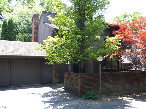 992 Canyon View Rd, Northfield, OH 44067