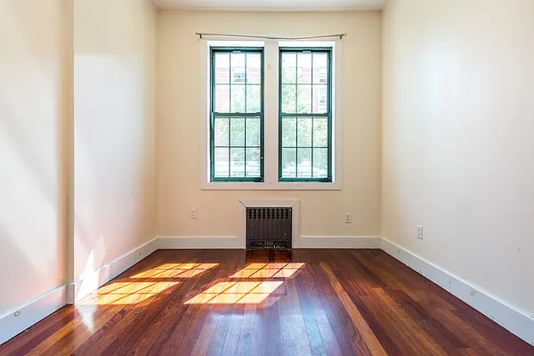 Rented by Nooklyn NYC LLC | media 21