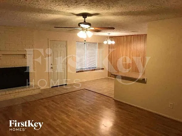 4 bed, 2.0 bath, 1650 sqft, $2,235 — Photo 3