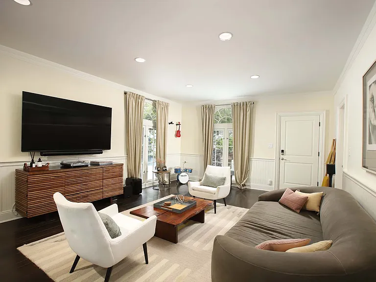 2050 Laurel Canyon Blvd — Photo 8
