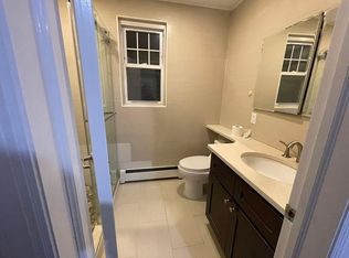 4855 206th St, Oakland Gardens, NY 11364