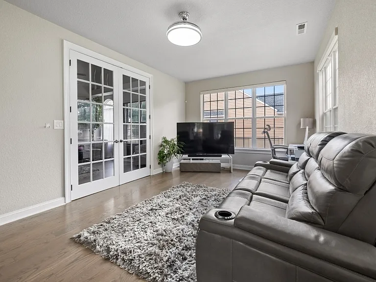 607 Calista Dr — Photo 9