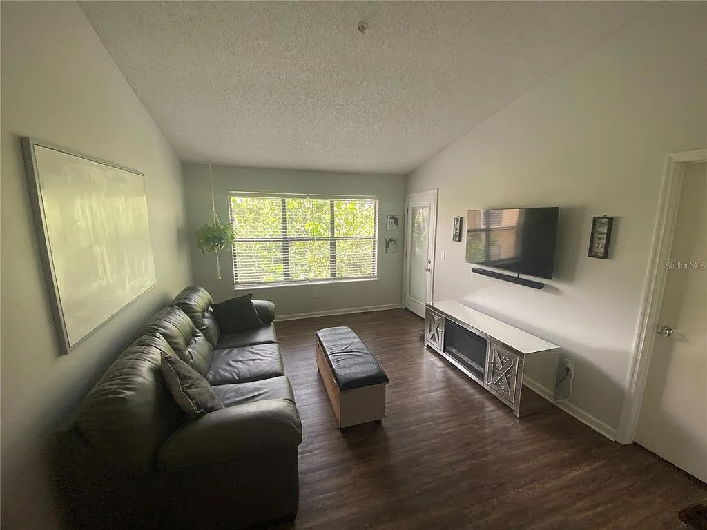1 bed, 1.0 bath, 616 sqft, $1,595 — Photo 4
