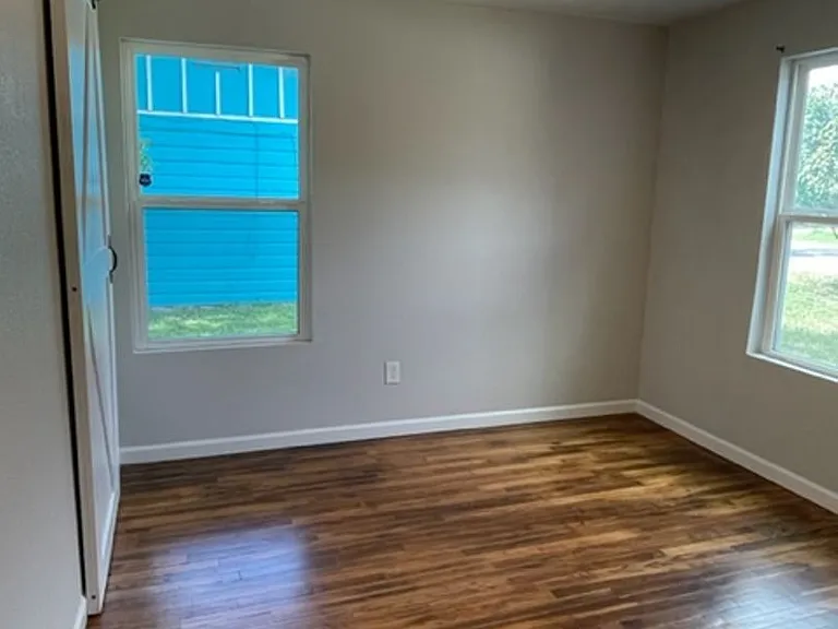 2804 Cedar Park Blvd — Photo 2