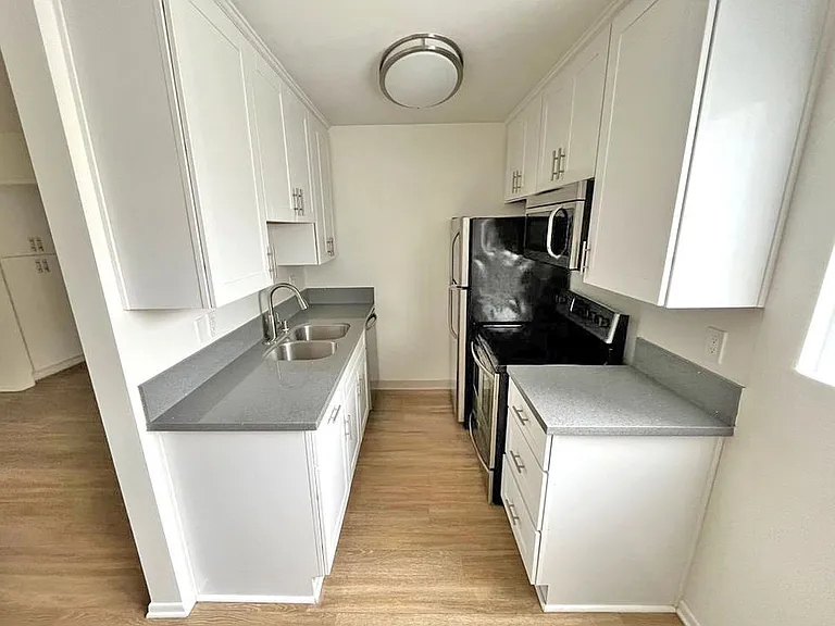 1402 Arizona Ave #9 — Photo 5