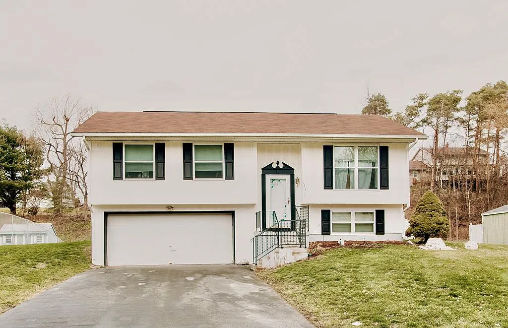 132 Lilac Dr photo 1