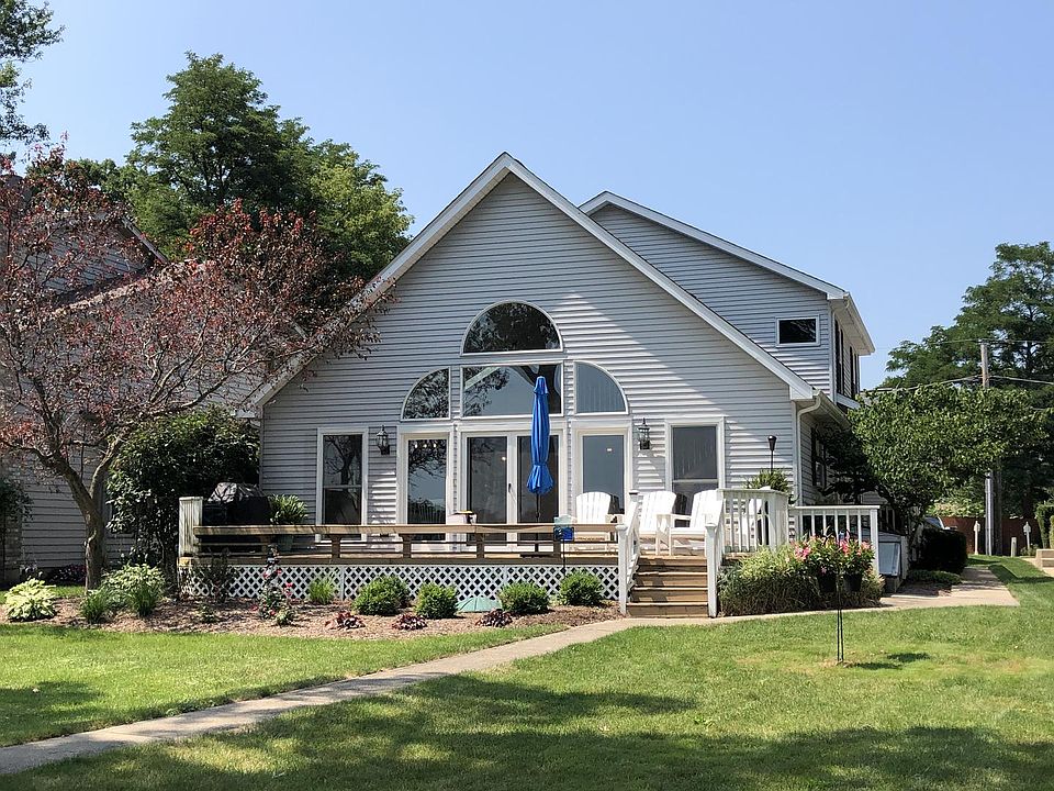 1st image of 42723 N Woodbine Ave