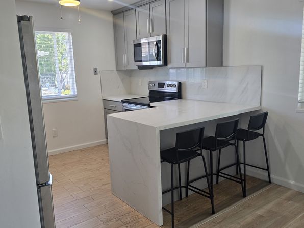 687 Grand Coulee Ave APT 4