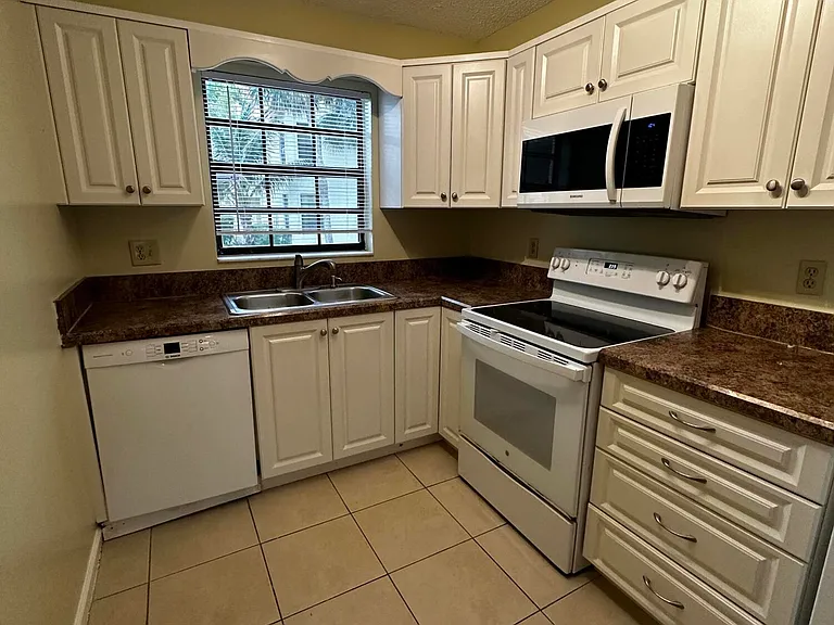 321 Olivewood Pl #121 — Photo 4