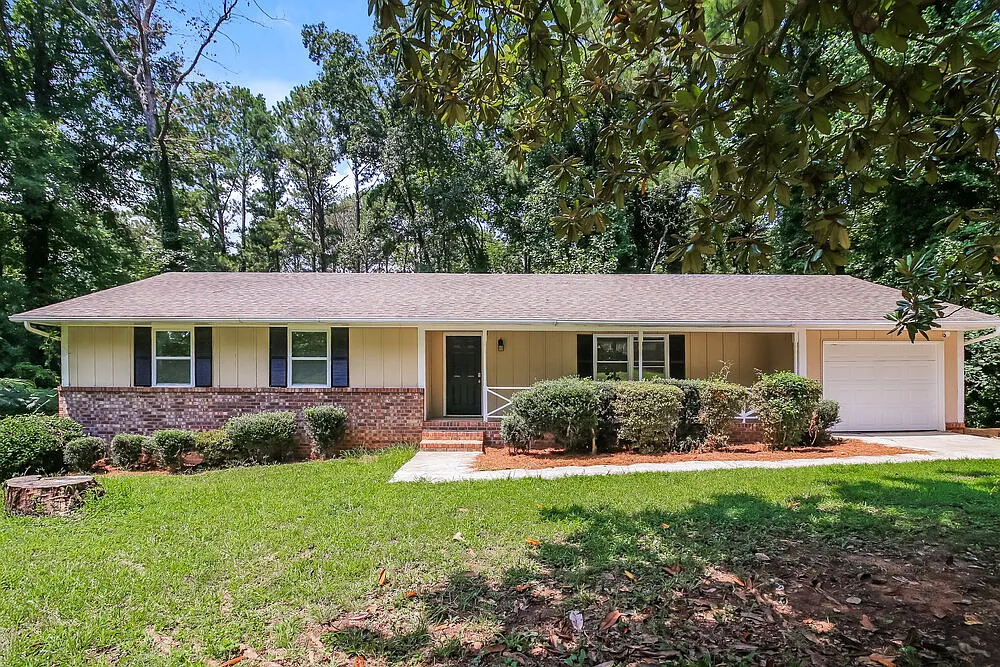 3 bed, 2.0 bath, 2746 sqft, $2,100 — Photo 1