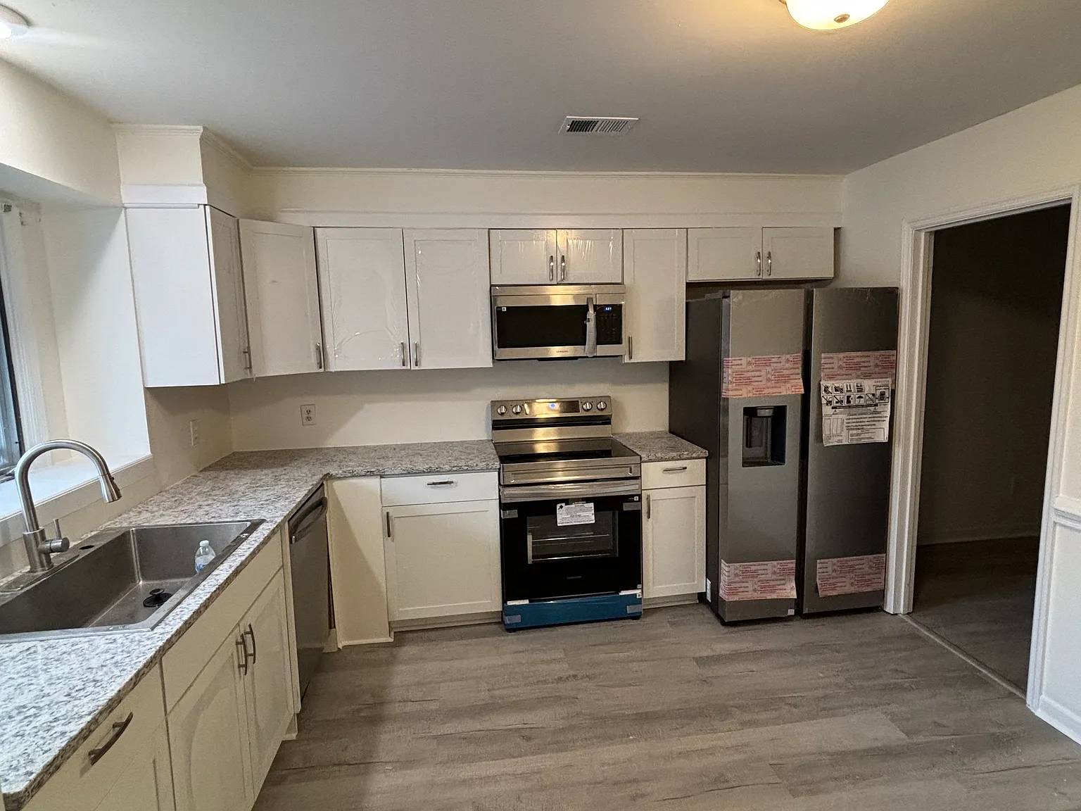 155 Lionsgate Dr — Photo 2
