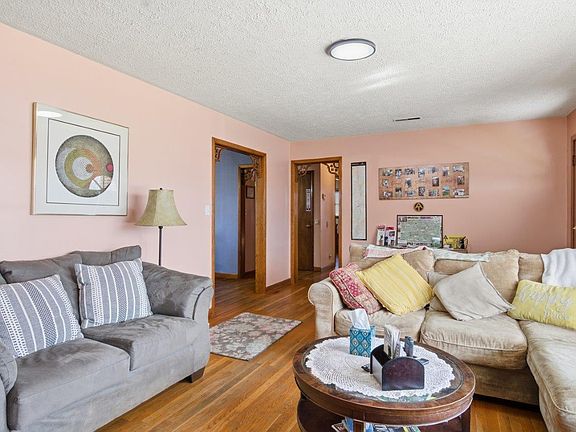 5th image of 200 Douglas Ln