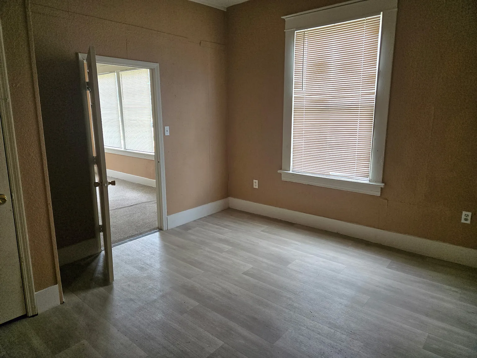 1512 Chandler - . — Photo 2