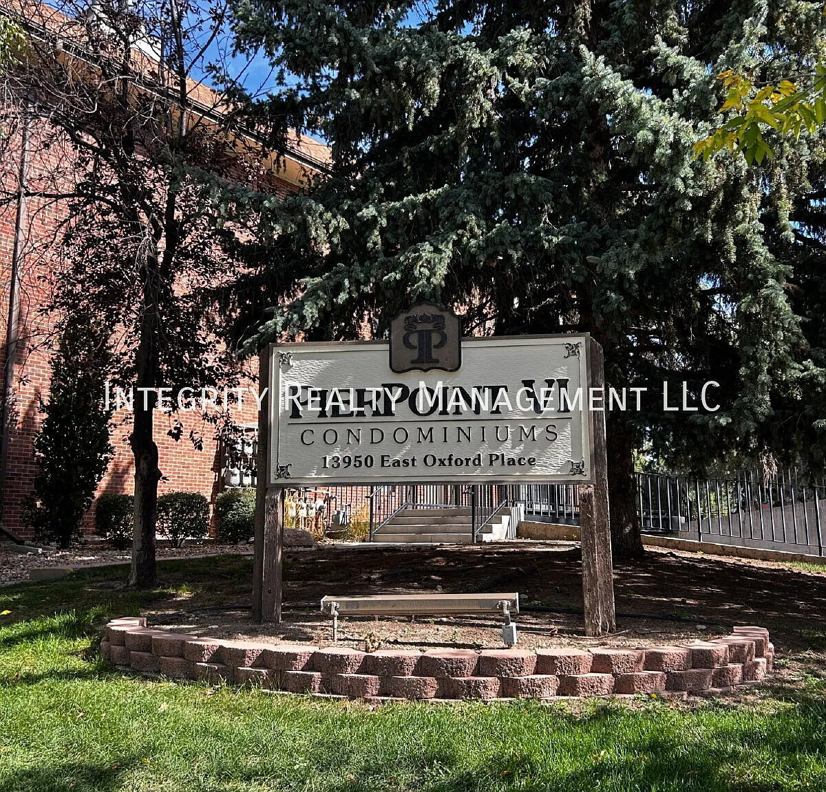 "Charming 1-Bedroom Furnished/Unfurnished Townhouse Retreat In Aurora Spacious 847 Sqft!" $$1,495... — Photo 1