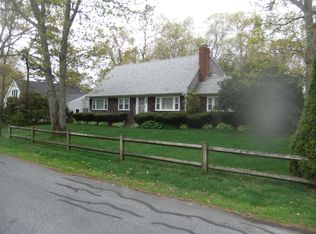 172 County Rd, Oak Bluffs, MA 02557
