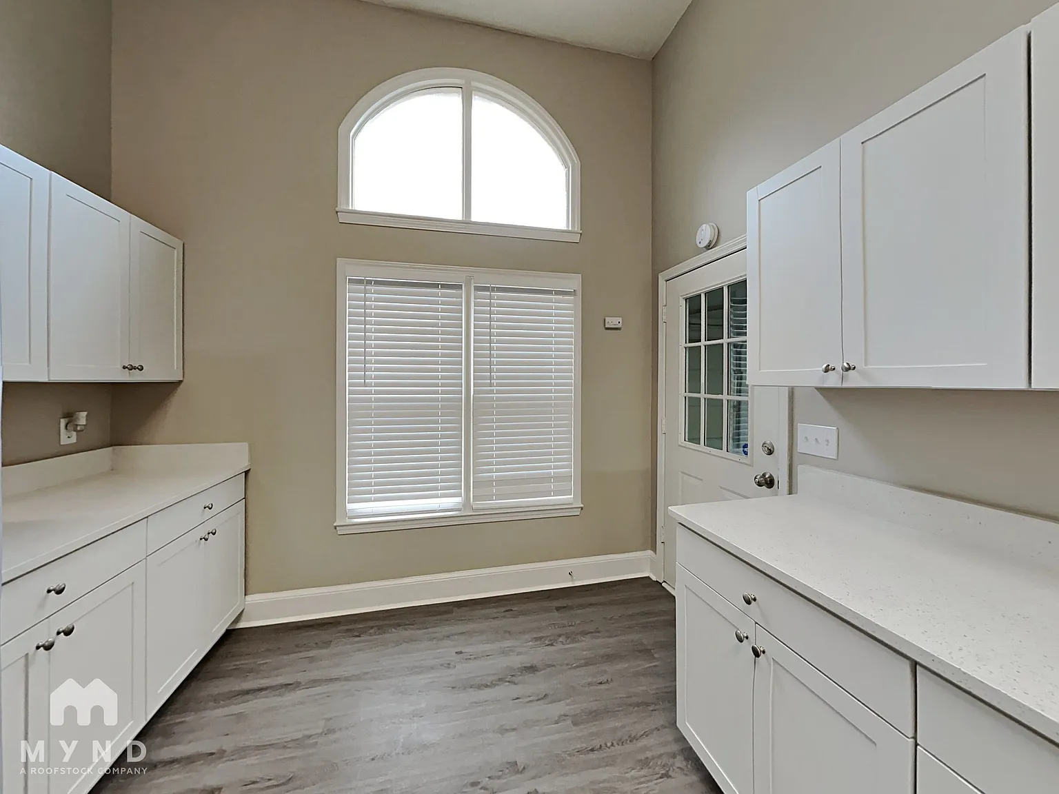 3 bed, 3.0 bath, 1962 sqft, $2,110 — Photo 3