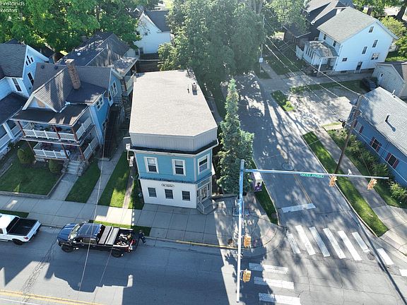 3rd image of 1501 Hayes Ave