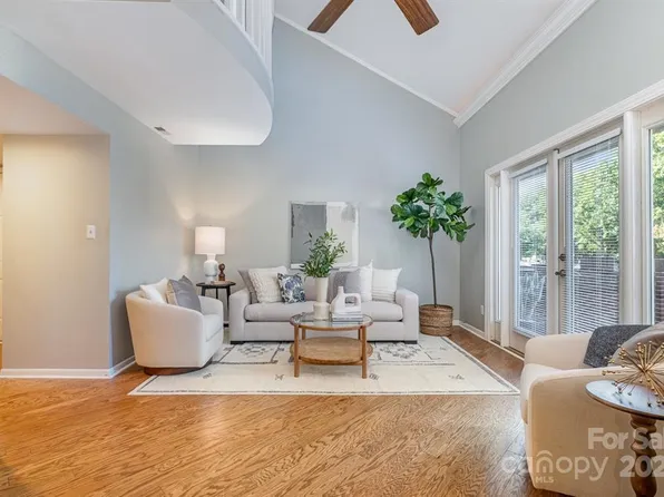 422 W 9th St, Charlotte, NC 28202