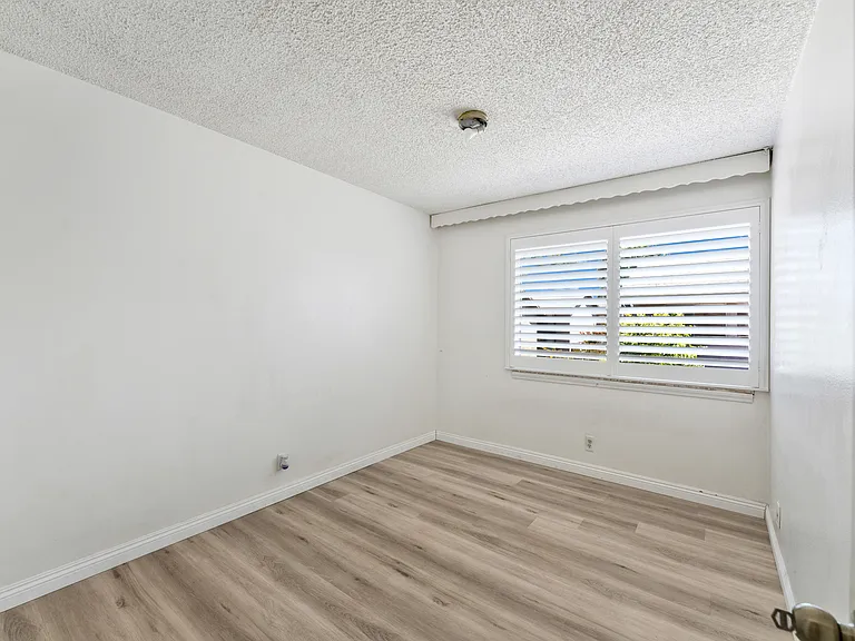 802 1/2 Silver Fir Rd — Photo 12