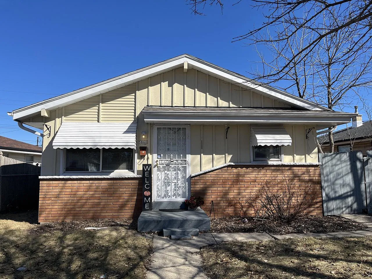 5866 North 77th STREET photo 1