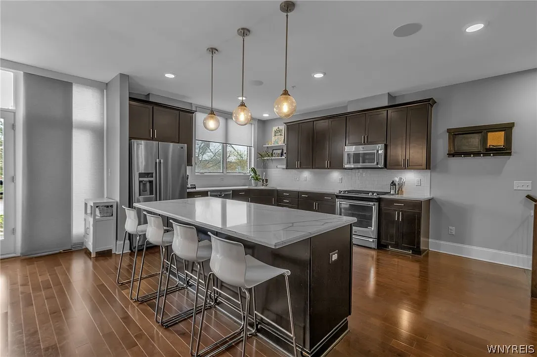 2 bed, 4.0 bath, 3224 sqft, $5,000 — Photo 4