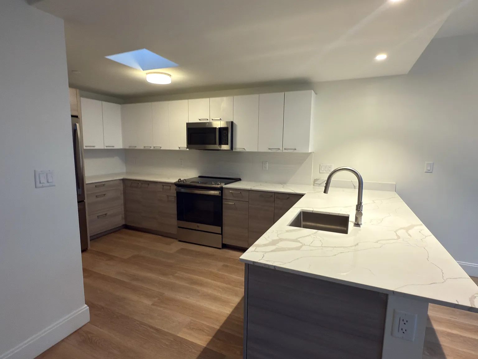 2 bed, 2.5 bath, $4,800 — Photo 1